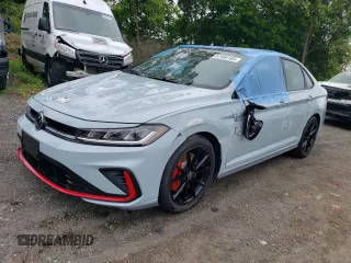 2025 Volkswagen Jetta GLI Autobahn z VIN 3VW2T7BU0SM061533, wystawiony jako Copart lot #57468185 z przebiegiem 175 mil mil oraz Szkody całkowita. Historia ofert i sprzedaży dostępna na DreamBid. Obrazek 1.