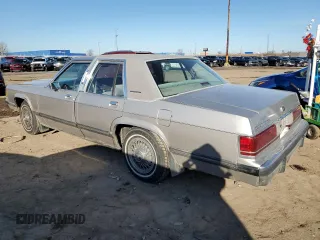 1991 Mercury Grand Marquis z VIN 2MECM74F4MX647208, wystawiony jako Copart lot #48439705 z przebiegiem 99 952 mil mil oraz Tytuł czysty. Historia ofert i sprzedaży dostępna na DreamBid. Obrazek 2.