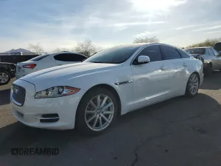 2013 Jaguar XJ z VIN SAJWA1C74D8V55628, wystawiony jako Copart lot #85504204 z przebiegiem 110 505 mil mil oraz Szkoda całkowita • Salvage title. Historia ofert i sprzedaży dostępna na DreamBid. Obrazek 1.