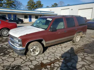 1999 Chevrolet Tahoe with VIN 1GNEC13RXXJ385740, listed as a Copart auction lot 86870484 with 271,302 mi miles and Salvage Title. Bid and sale history available at carsss.com. Image 1.
