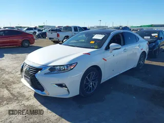 2016 Lexus ES 330 z VIN JTHBK1GG1G2246533, wystawiony jako IAAI lot #41056018 z przebiegiem 66 018 mil mil oraz . Historia ofert i sprzedaży dostępna na DreamBid. Obrazek 17.