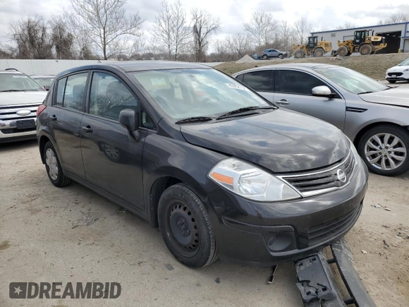 2011 Nissan Versa S z VIN 3N1BC1CP5BL380167, wystawiony jako Copart lot #45352784 z przebiegiem 149 376 mil mil oraz Szkoda całkowita • Salvage title. Historia ofert i sprzedaży dostępna na DreamBid. Obrazek 4.