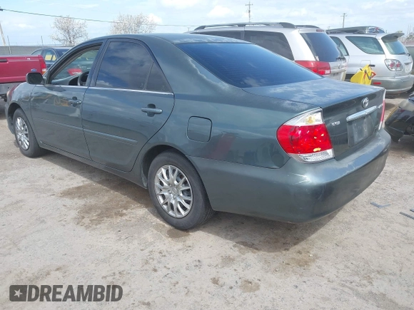2005 Toyota Camry LE z VIN 4T1BE30K25U398675, wystawiony jako IAAI lot #41923096 z przebiegiem 174 453 mil mil oraz . Historia ofert i sprzedaży dostępna na DreamBid. Obrazek 3.