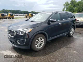 2017 Kia Sorento LX z VIN 5XYPGDA34HG305081, wystawiony jako Copart lot #60938125 z przebiegiem 132 764 mil mil oraz Czysty tytuł • Clean title. Historia ofert i sprzedaży dostępna na DreamBid. Obrazek 1.