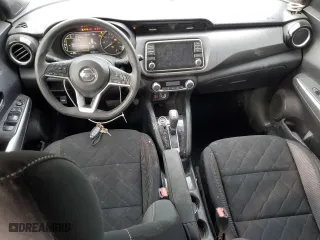 2020 Nissan Kicks SV with VIN 3N1CP5CV1LL527374, listed as a Copart auction lot 43770285 with 107,443 mi miles and Salvage Title. Bid and sale history available at carsss.com. Image 8.