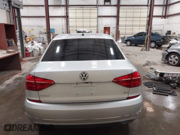 2016 Volkswagen Passat S z VIN 1VWAS7A30GC013577, wystawiony jako IAAI lot #42231654 z przebiegiem 84 918 mil mil oraz . Historia ofert i sprzedaży dostępna na DreamBid. Obrazek 17.