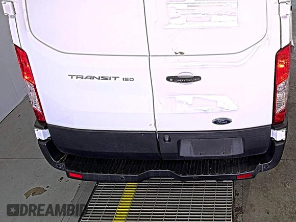 2019 Ford Transit z VIN 1FTYE1YM5KKB87003, wystawiony jako IAAI lot #42610488 z przebiegiem 106 642 mil mil oraz . Historia ofert i sprzedaży dostępna na DreamBid. Obrazek 19.