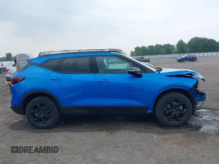 2024 Chevrolet Blazer LT z VIN 3GNKBJRS7RS129203, wystawiony jako IAAI lot #42266070 z przebiegiem 24 094 mil mil oraz . Historia ofert i sprzedaży dostępna na DreamBid. Obrazek 14.