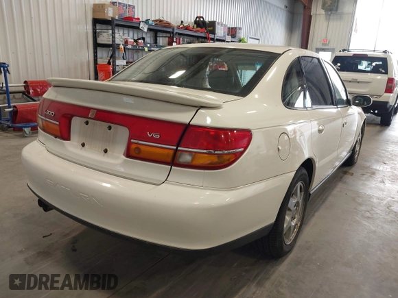 2002 Saturn LS z VIN 1G8JW54RX2Y581918, wystawiony jako IAAI lot #42291899 z przebiegiem 152 706 mil mil oraz . Historia ofert i sprzedaży dostępna na DreamBid. Obrazek 4.