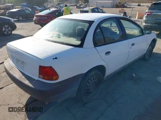 1998 Saturn SL z VIN 1G8ZG5283WZ233209, wystawiony jako IAAI lot #40997373 z przebiegiem 240 385 mil mil oraz . Historia ofert i sprzedaży dostępna na DreamBid. Obrazek 4.