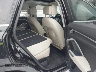 2020 Audi Q3 S line Prestige z VIN WA1FECF34L1043781, wystawiony jako IAAI lot #41500404 z przebiegiem 80 711 mil mil oraz . Historia ofert i sprzedaży dostępna na DreamBid. Obrazek 8.