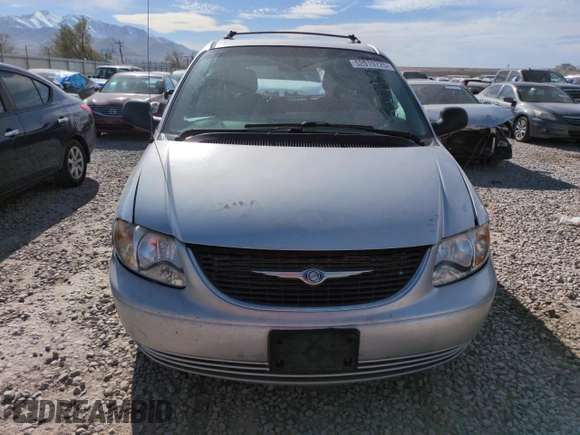 2005 Chrysler Town & Country LX with VIN 2C4GP44R25R483773, listed as a Copart auction lot 52019725 with 244,319 mi miles and Salvage Title. Bid and sale history available at DreamBid. Image 5.