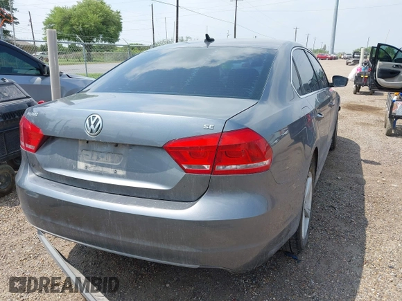 2013 Volkswagen Passat SE z VIN 1VWBH7A32DC011750, wystawiony jako IAAI lot #42199020 z przebiegiem 155 806 mil mil oraz . Historia ofert i sprzedaży dostępna na DreamBid. Obrazek 4.