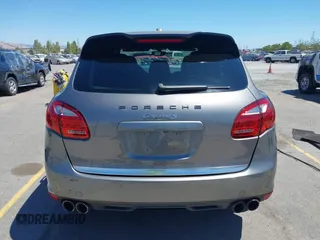 2014 Porsche Cayenne S с VIN WP1AB2A29ELA55755, выставлен на аукционе IAAI как лот 42653023 с пробегом 119 560 миль миль и . История ставок и продаж доступна на DreamBid. Изображение 17.