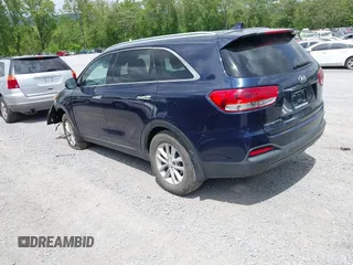 2017 Kia Sorento LX z VIN 5XYPG4A35HG214790, wystawiony jako IAAI lot #42202652 z przebiegiem 89 655 mil mil oraz . Historia ofert i sprzedaży dostępna na DreamBid. Obrazek 3.