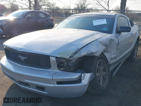 2005 Ford Mustang Deluxe with VIN 1ZVFT80N955140082, listed as a IAAI auction lot 41711933 with 88,633 mi miles. Bid and sale history available at carsss.com. Image 19.