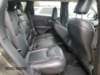 2015 Jeep Cherokee Trailhawk z VIN 1C4PJMBSXFW588030, wystawiony jako Copart lot #55057635 z przebiegiem 116 209 mil mil oraz Szkoda całkowita • Salvage title. Historia ofert i sprzedaży dostępna na DreamBid. Obrazek 10.