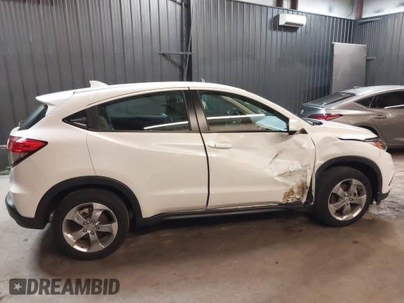 2021 Honda HR-V LX with VIN 3CZRU6H3XMM748281, listed as a IAAI auction lot 41903174 with 28,320 mi miles. Bid and sale history available at carsss.com. Image 6.