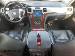2007 Cadillac Escalade ESV z VIN 1GYFK66817R353397, wystawiony jako Copart lot #56756595 z przebiegiem 95 930 mil mil oraz Szkoda całkowita • Salvage title. Historia ofert i sprzedaży dostępna na DreamBid. Obrazek 8.