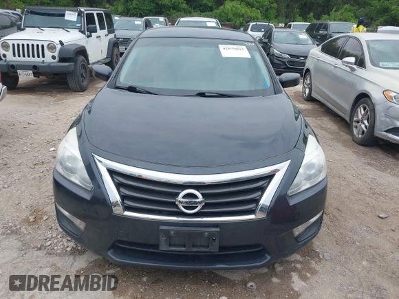 2014 Nissan Altima 2.5 S with VIN 1N4AL3AP7EN236735, listed as a IAAI auction lot 42079042 with 130,873 mi miles. Bid and sale history available at carsss.com. Image 6.