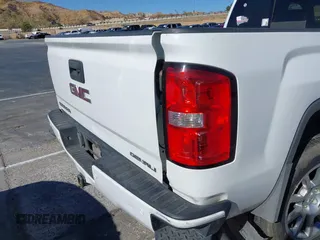 2014 GMC Sierra 1500 Denali z VIN 3GTU2WEJ2EG349289, wystawiony jako IAAI lot #41313698 z przebiegiem 190 441 mil mil oraz . Historia ofert i sprzedaży dostępna na DreamBid. Obrazek 18.