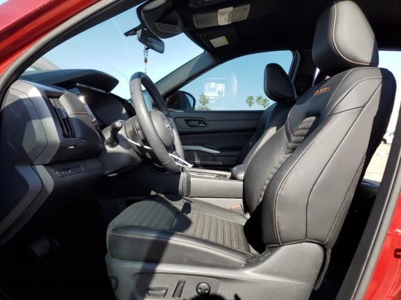 2024 Nissan Pathfinder Rock Creek с VIN 5N1DR3BD6RC258183, выставлен на аукционе Copart как лот 52715305 с пробегом 9 567 миль миль и Списание • Salvage title. История ставок и продаж доступна на DreamBid. Изображение 7.