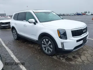 2022 Kia Telluride S with VIN 5XYP6DHC6NG255871, listed as a IAAI auction lot 41894812 with 31,889 mi miles and . Bid and sale history available at carsss.com. Image 1.