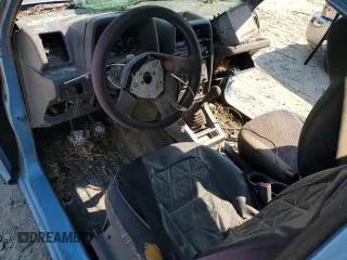 1995 Geo Tracker z VIN 2CNBE18UXS6930601, wystawiony jako Copart lot #76079094 z przebiegiem 276 136 mil mil oraz Szkody całkowita. Historia ofert i sprzedaży dostępna na DreamBid. Obrazek 8.