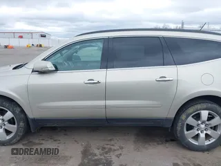2015 Chevrolet Traverse LTZ z VIN 1GNKRJKD6FJ237851, wystawiony jako IAAI lot #41847524 z przebiegiem 84 809 mil mil oraz . Historia ofert i sprzedaży dostępna na DreamBid. Obrazek 14.