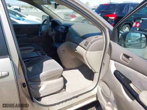 2004 Toyota Sienna CE with VIN 5TDZA23C84S125532, listed as a IAAI auction lot 42021942 with 227,141 mi miles. Bid and sale history available at carsss.com. Image 5.