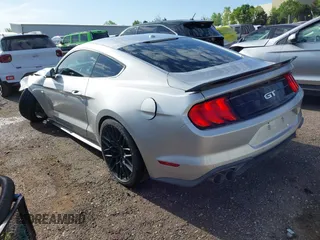2018 Ford Mustang GT z VIN 1FA6P8CF4J5182655, wystawiony jako IAAI lot #42084037 z przebiegiem 57 987 mil mil oraz . Historia ofert i sprzedaży dostępna na DreamBid. Obrazek 3.