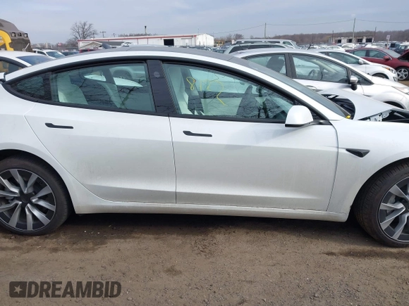 2025 Tesla Model 3 Long Range z VIN 5YJ3E1EB3SF899746, wystawiony jako IAAI lot #41678122 z przebiegiem 2 249 mil mil oraz . Historia ofert i sprzedaży dostępna na DreamBid. Obrazek 13.