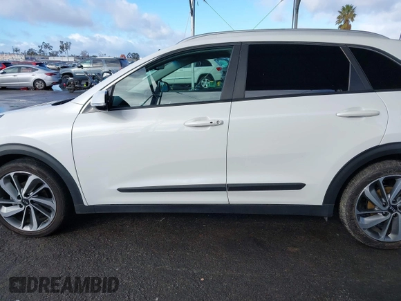2019 Kia Niro Touring with VIN KNDCE3LC6K5336361, listed as a IAAI auction lot 41592273 with 86,286 mi miles. Bid and sale history available at carsss.com. Image 14.