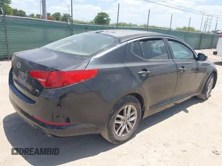 2011 Kia Optima LX z VIN KNAGM4A79B5131131, wystawiony jako IAAI lot #42456550 z przebiegiem 249 368 mil mil oraz . Historia ofert i sprzedaży dostępna na DreamBid. Obrazek 4.