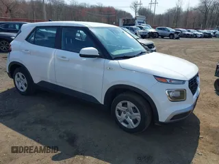2020 Hyundai Venue SE z VIN KMHRB8A33LU027520, wystawiony jako IAAI lot #42009442 z przebiegiem 51 232 mil mil oraz . Historia ofert i sprzedaży dostępna na DreamBid. Obrazek 1.