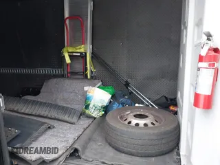 2022 Ford Transit Cargo z VIN 1FTBR3U85NKA64644, wystawiony jako IAAI lot #41006811 z przebiegiem 101 658 mil mil oraz . Historia ofert i sprzedaży dostępna na DreamBid. Obrazek 8.