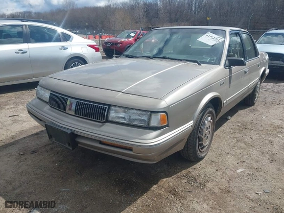 1996 Oldsmobile Ciera 1SA + VX5 with VIN 1G3AJ55MXT6328733, listed as a IAAI auction lot 41972783 with 182,525 mi miles. Bid and sale history available at carsss.com. Image 2.