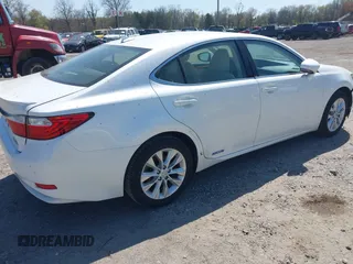 2013 Lexus ES 300h with VIN JTHBW1GG2D2007198, listed as a IAAI auction lot 42051431 with 235,480 mi miles and . Bid and sale history available at DreamBid. Image 4.