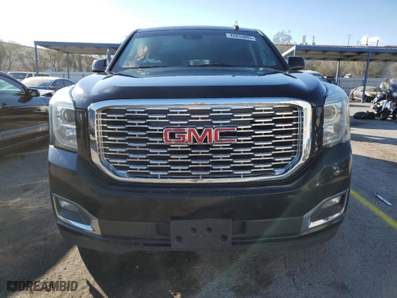 2019 GMC Yukon XL Denali with VIN 1GKS2HKJXKR368518, listed as a Copart auction lot 42833005 with 69,557 mi miles and Salvage Title. Bid and sale history available at carsss.com. Image 5.