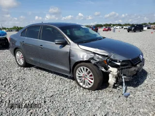 2012 Volkswagen Jetta SEL z VIN 3VWLP7AJ6CM321645, wystawiony jako Copart lot #55826355 z przebiegiem 178 683 mil mil oraz Szkoda całkowita • Salvage title. Historia ofert i sprzedaży dostępna na DreamBid. Obrazek 4.