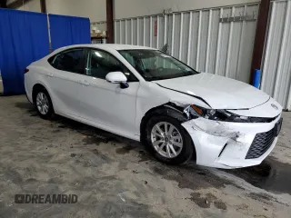 2025 Toyota Camry LE z VIN 4T1DAACK3SU093878, wystawiony jako Copart lot #58537315 z przebiegiem 7 640 mil mil oraz Czysty tytuł • Clean title. Historia ofert i sprzedaży dostępna na DreamBid. Obrazek 4.