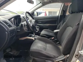 2011 Mitsubishi Outlander SE z VIN JA4AP4AU7BZ013457, wystawiony jako Copart lot #58860505 z przebiegiem 221 993 mil mil oraz Szkoda całkowita • Salvage title. Historia ofert i sprzedaży dostępna na DreamBid. Obrazek 7.