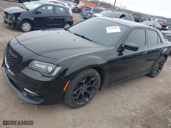 2019 Chrysler 300 with VIN 2C3CCABG8KH686134, listed as a IAAI auction lot 41610606 with NaN miles. Bid and sale history available at carsss.com. Image 2.