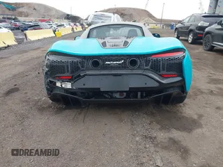 2023 McLaren Artura z VIN SBM16AEA2PW001787, wystawiony jako IAAI lot #41842771 z przebiegiem 2352 mil mil oraz . Historia ofert i sprzedaży dostępna na DreamBid. Obrazek 15.