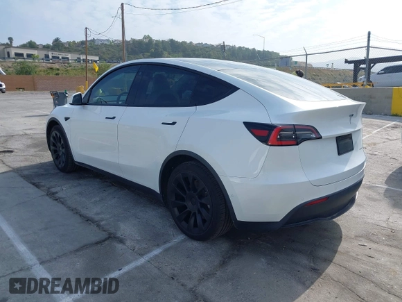 2021 Tesla Model Y Long Range with VIN 5YJYGDEE0MF069451, listed as a IAAI auction lot 41482649 with 55,542 mi miles. Bid and sale history available at carsss.com. Image 3.