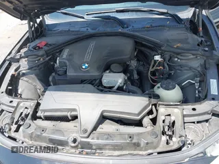 2013 BMW 3 Series 320i xDrive z VIN WBA3C3C50DF980052, wystawiony jako IAAI lot #42577081 z przebiegiem 184 223 mil mil oraz . Historia ofert i sprzedaży dostępna na DreamBid. Obrazek 10.