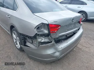 2014 Volkswagen Passat SE с VIN 1VWBN7A36EC045247, выставлен на аукционе IAAI как лот 42295047 с пробегом 118 431 миль миль и . История ставок и продаж доступна на DreamBid. Изображение 6.