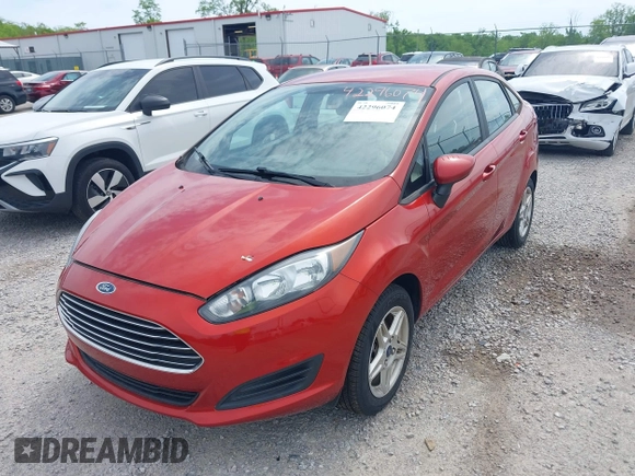 2018 Ford Fiesta SE z VIN 3FADP4BJ1JM132084, wystawiony jako IAAI lot #42296074 z przebiegiem 62 852 mil mil oraz . Historia ofert i sprzedaży dostępna na DreamBid. Obrazek 6.