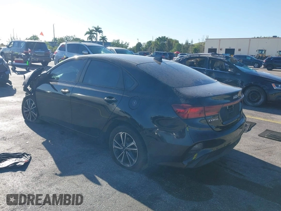 2022 Kia Forte LXS z VIN 3KPF24AD2NE439180, wystawiony jako IAAI lot #41830086 z przebiegiem 39 128 mil mil oraz . Historia ofert i sprzedaży dostępna na DreamBid. Obrazek 3.