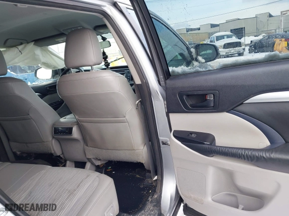 2015 Toyota Highlander LE with VIN 5TDBKRFH7FS153176, listed as a IAAI auction lot 41356261 with 119,502 mi miles. Bid and sale history available at carsss.com. Image 8.
